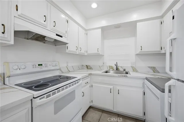 $2,500 | 10220 Holburn Drive, Huntington Beach, CA 92646