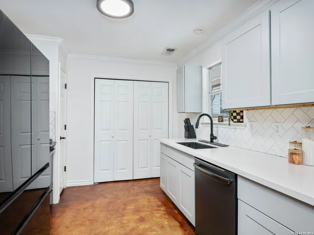 $415,000 | 786 Deep Water Drive, Spring Branch, TX 78070