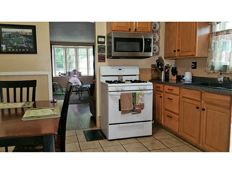 40 Bridgton Road Cranston, RI 02910 - Photo 6 of 13 Kitchen.