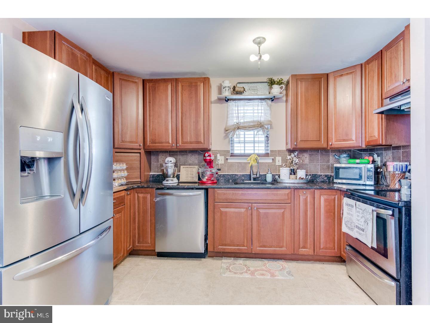 2 Hampshire Road Sicklerville, NJ 08081 - Photo 4 of 10 Gallery Image 4