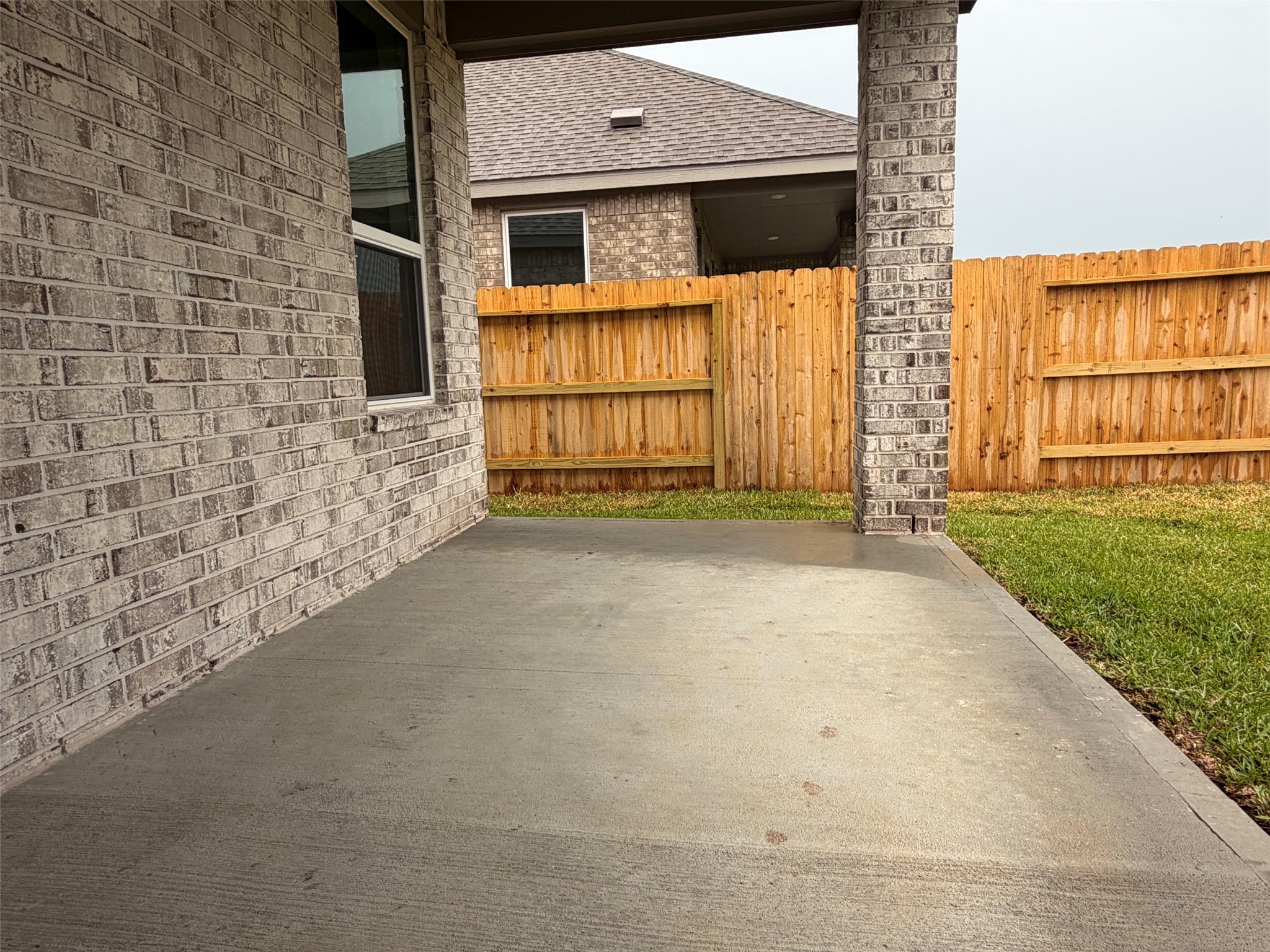 2514 Rose Gold Drive Rosharon, TX 77583 - Photo 26 of 27 a view of outdoor space and yard