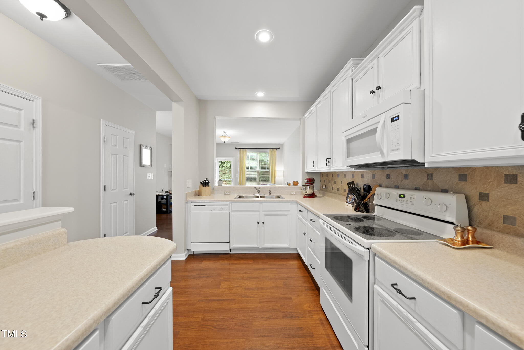 8493 Central Drive Raleigh, NC 27613 - Photo 7 of 31 DSC05324