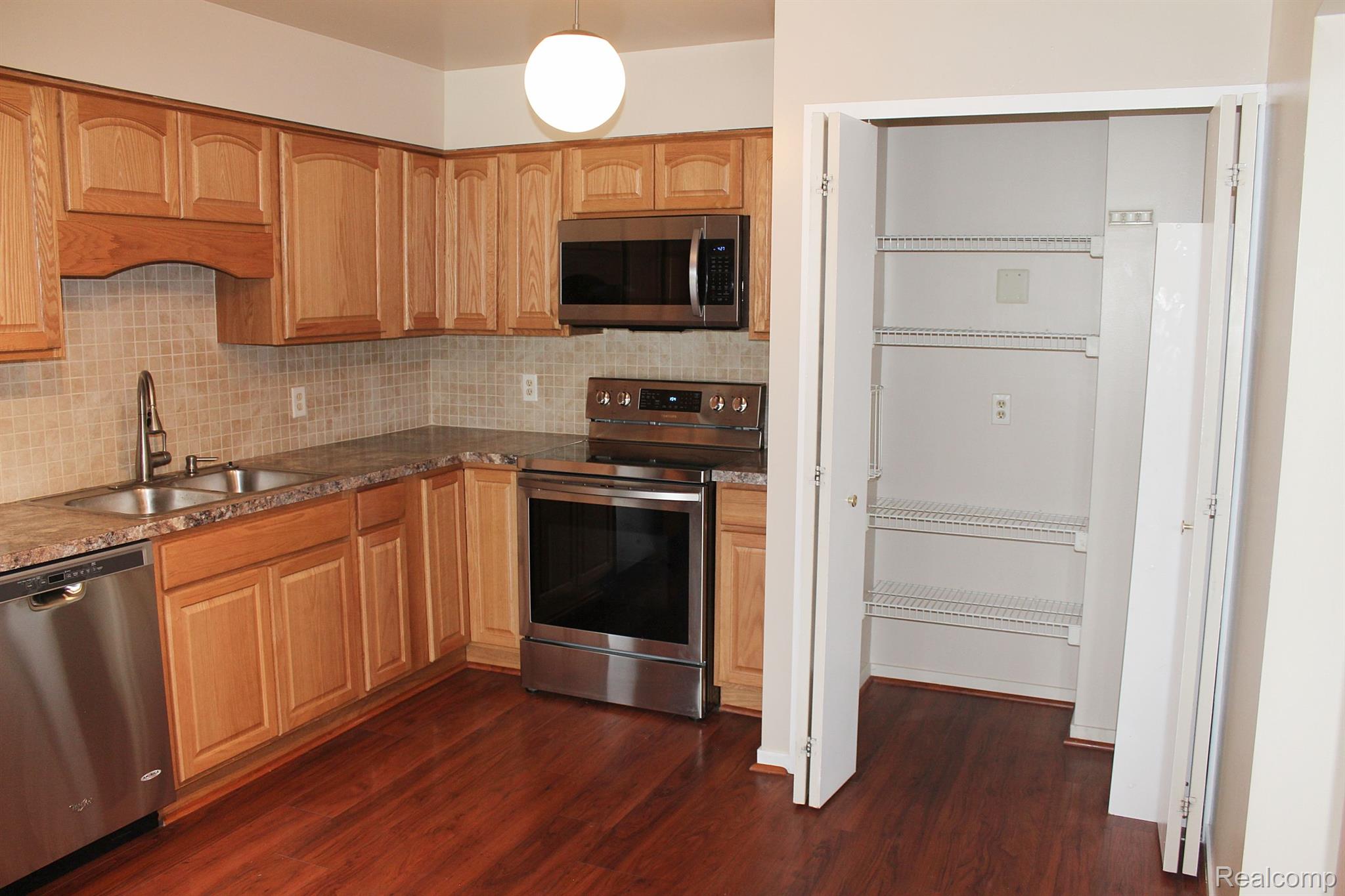 627 Ashley Circle East Rochester, MI 48307 - Photo 11 of 30 Gallery Image 11