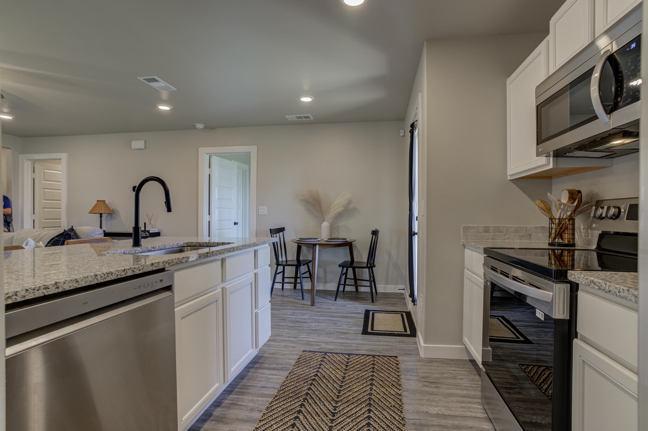 7413 37th Street Lubbock, TX 79407 - Photo 22 of 40 3DSC01571_2_3_4_5