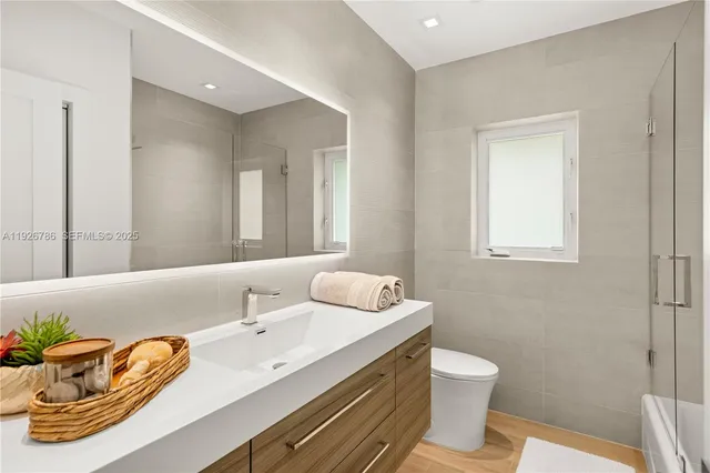 $2,950,000 | 6011 Maynada Street, Coral Gables, FL 33146