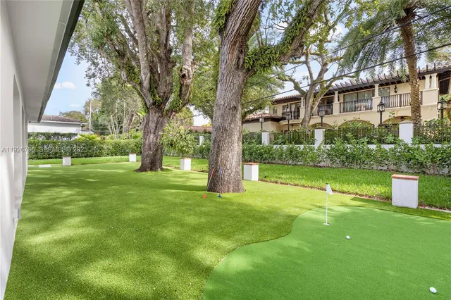 $2,950,000 | 6011 Maynada Street, Coral Gables, FL 33146