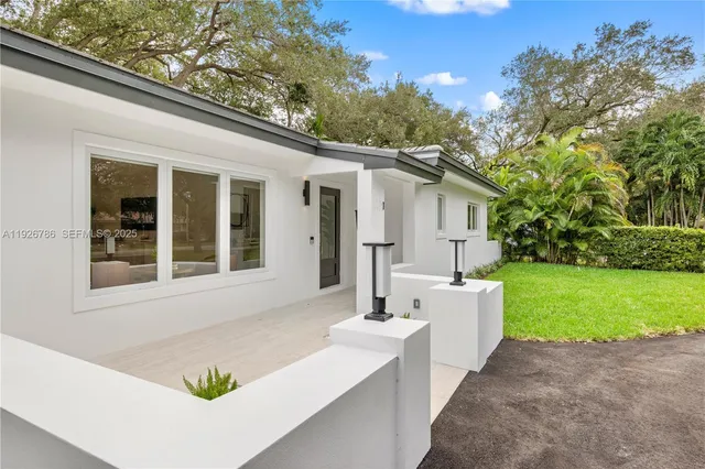 $2,950,000 | 6011 Maynada Street, Coral Gables, FL 33146
