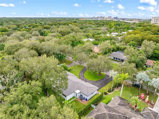 $2,950,000 | 6011 Maynada Street, Coral Gables, FL 33146