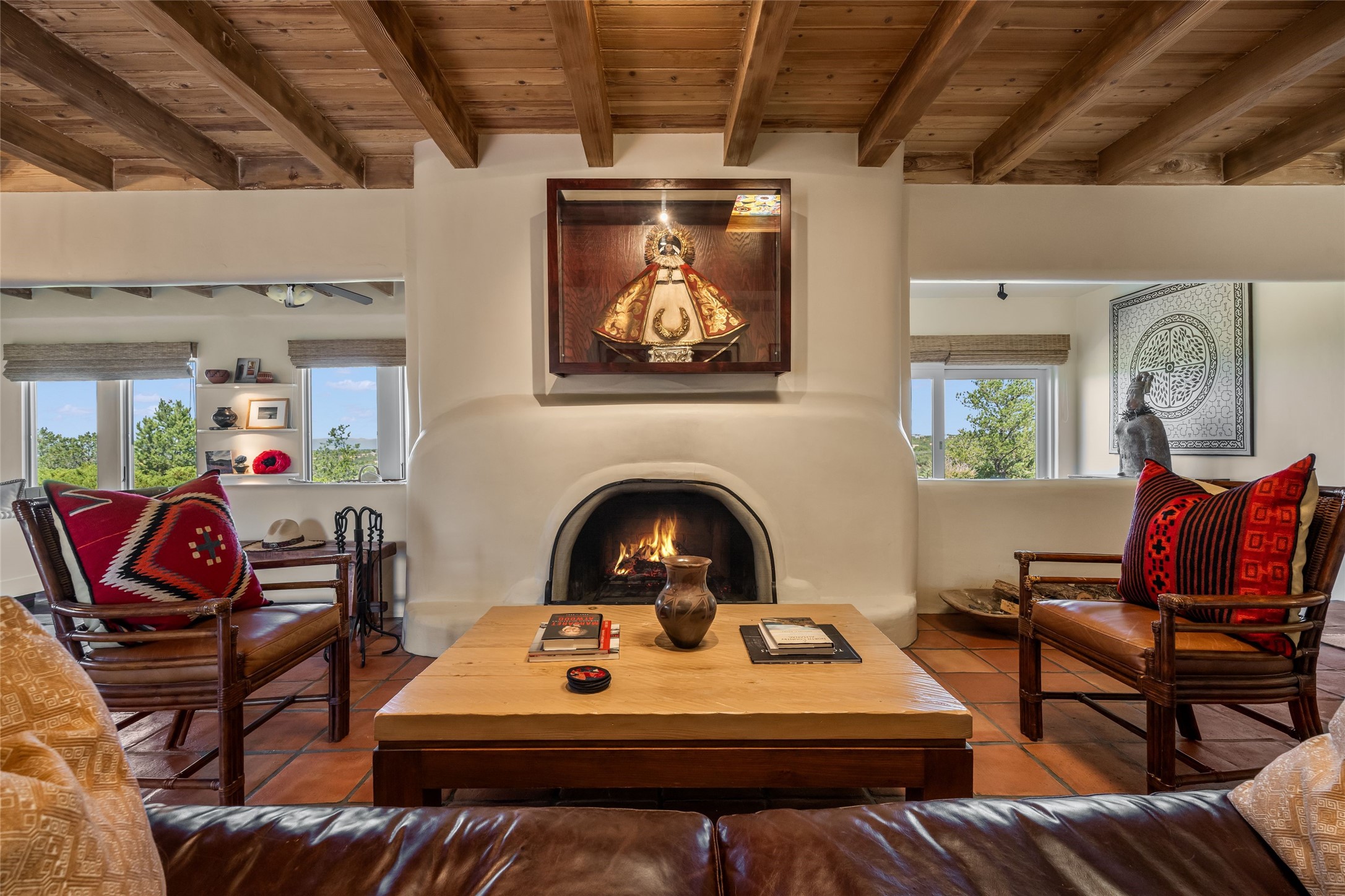 933 Stagecoach Road Santa Fe, NM 87501 - Photo 5 of 39 Living Room