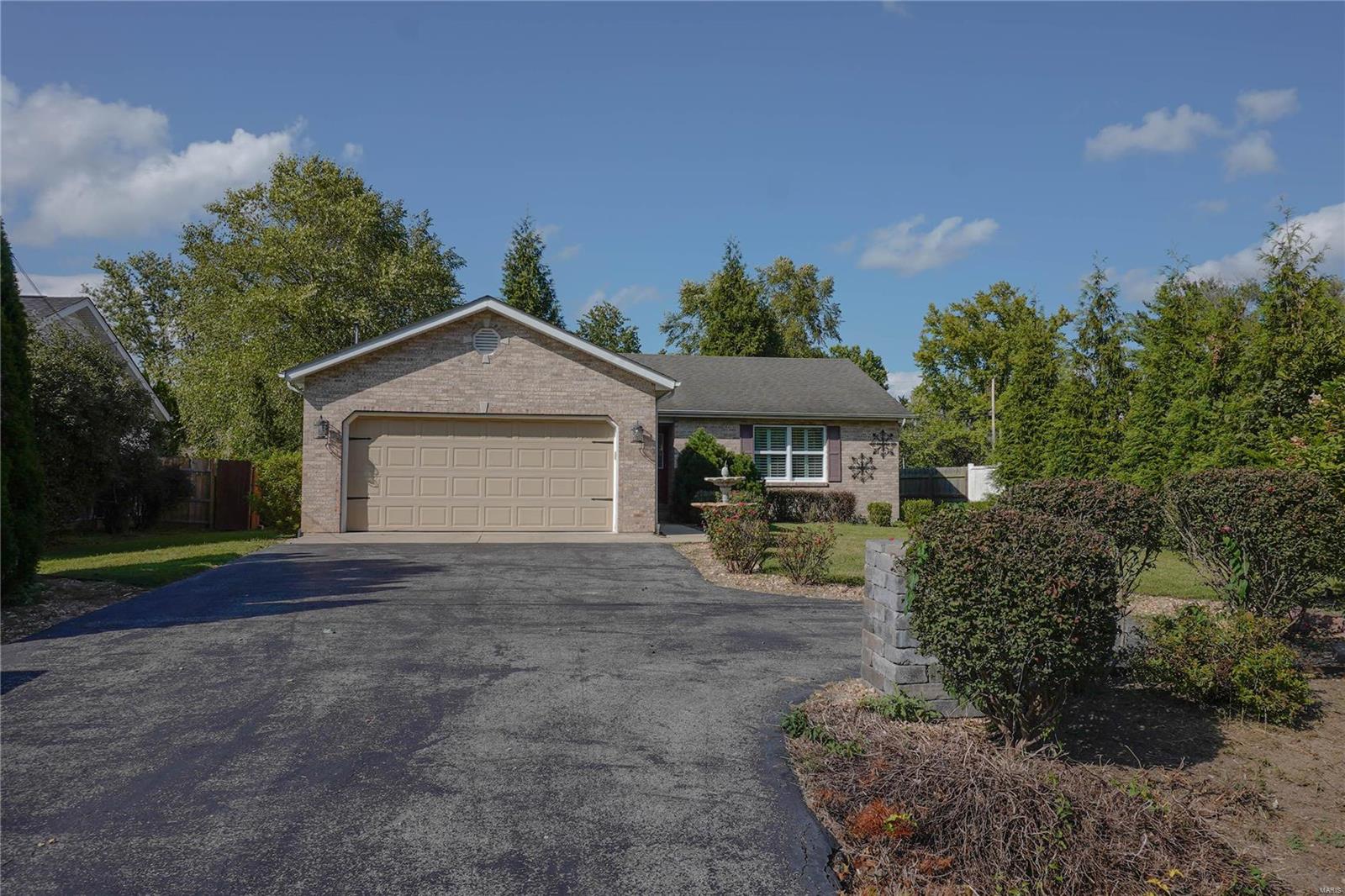 527 Eiler Road Belleville, IL 62223 - Photo 1 of 46 Gallery Image 1