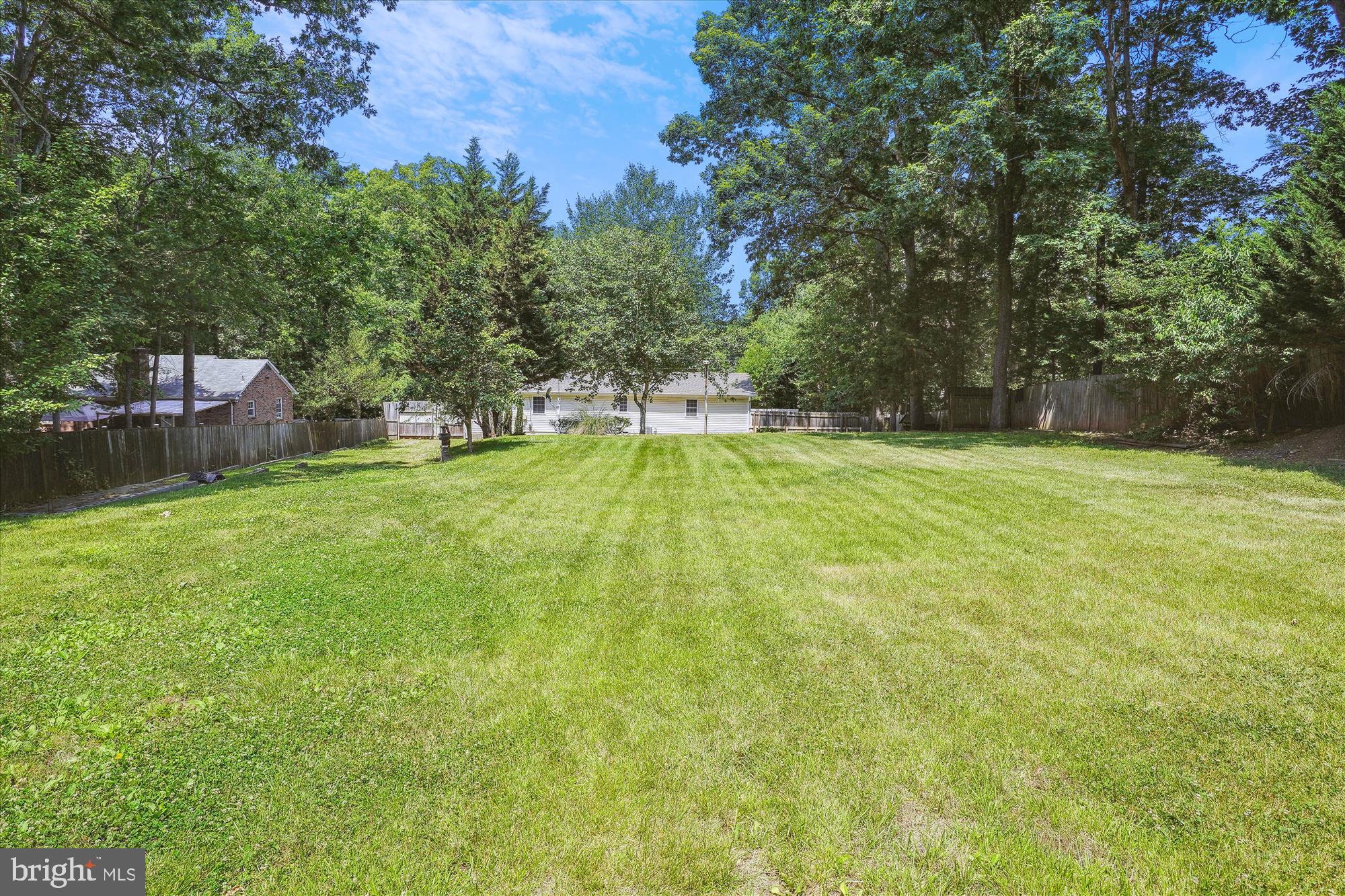 11617 Smithfield Road Manassas, VA 20112 - Photo 12 of 52 Great lawn to run around and play games!