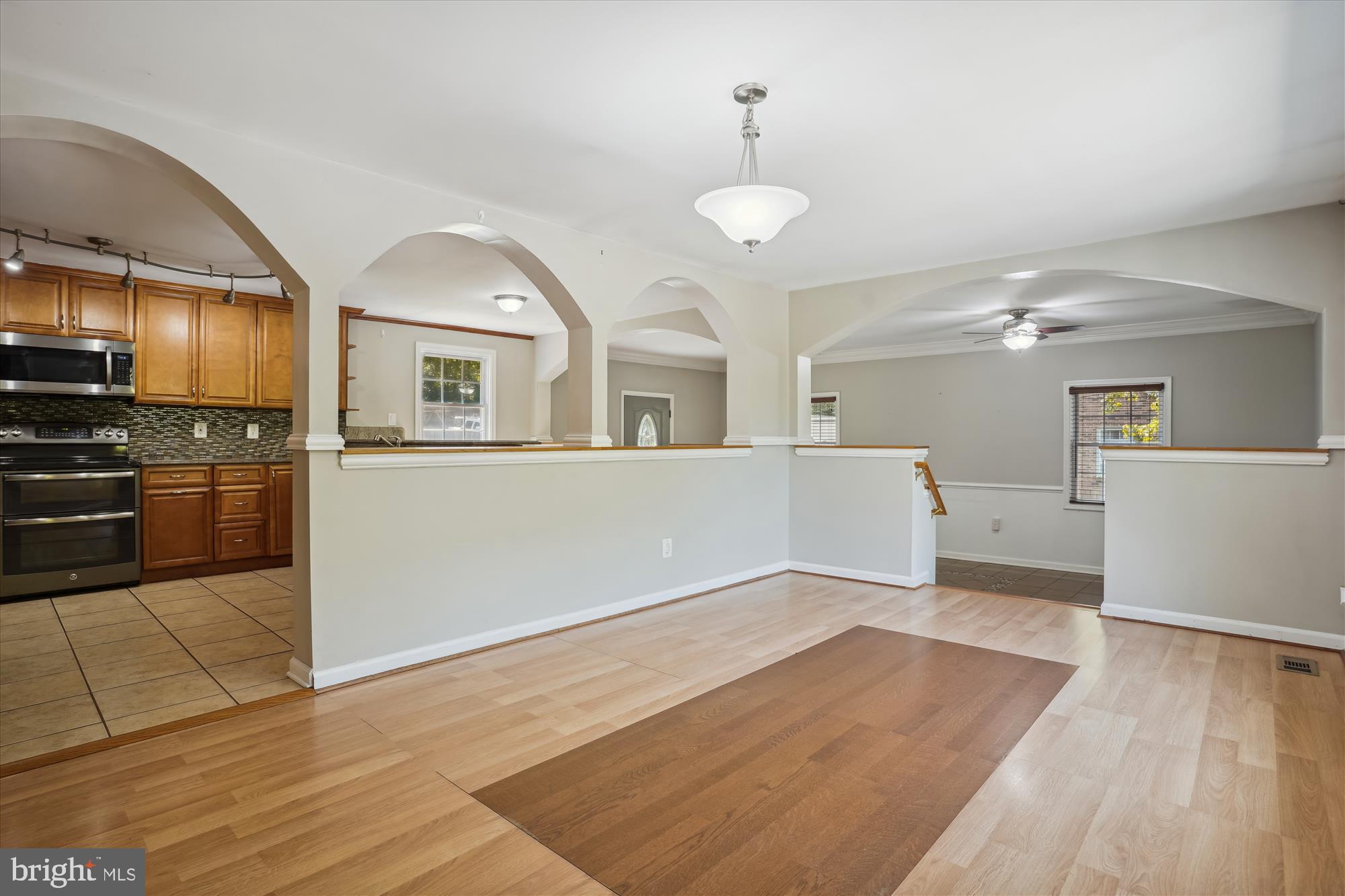 11617 Smithfield Road Manassas, VA 20112 - Photo 24 of 52 Room for everyone at the table in this home!