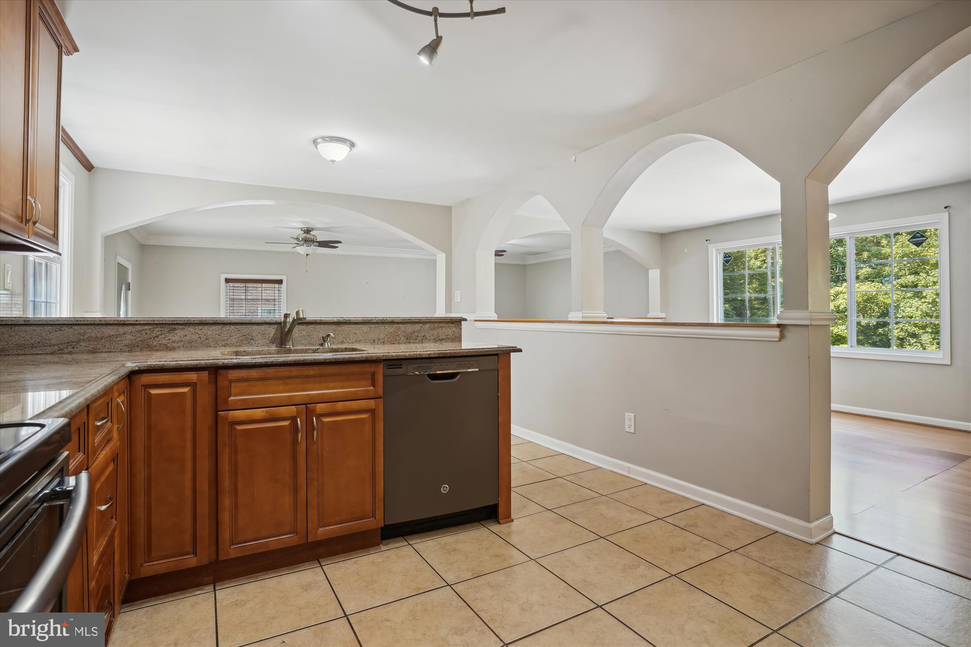 11617 Smithfield Road Manassas, VA 20112 - Photo 28 of 52 Peninsula with Breakfast Bar