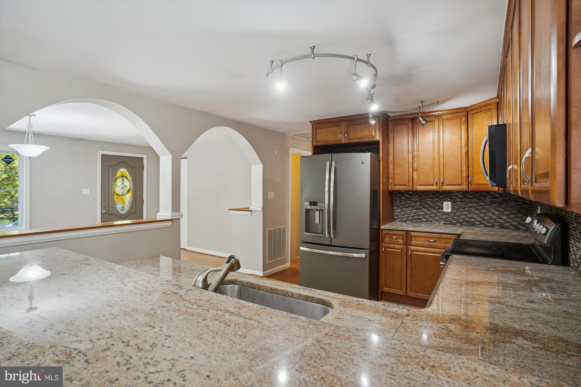 11617 Smithfield Road Manassas, VA 20112 - Photo 29 of 52 So spacious and open!