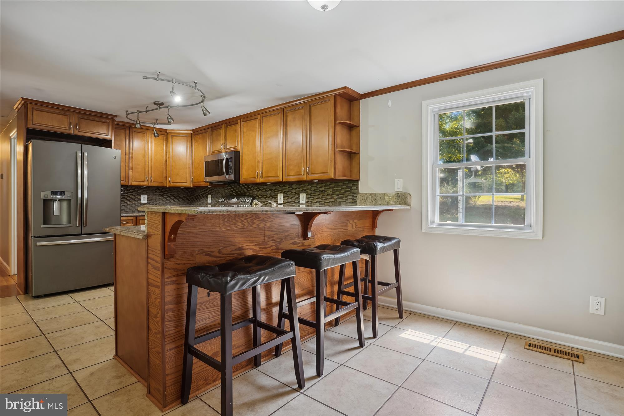 11617 Smithfield Road Manassas, VA 20112 - Photo 30 of 52 Great natural light in the Breakfast nook!