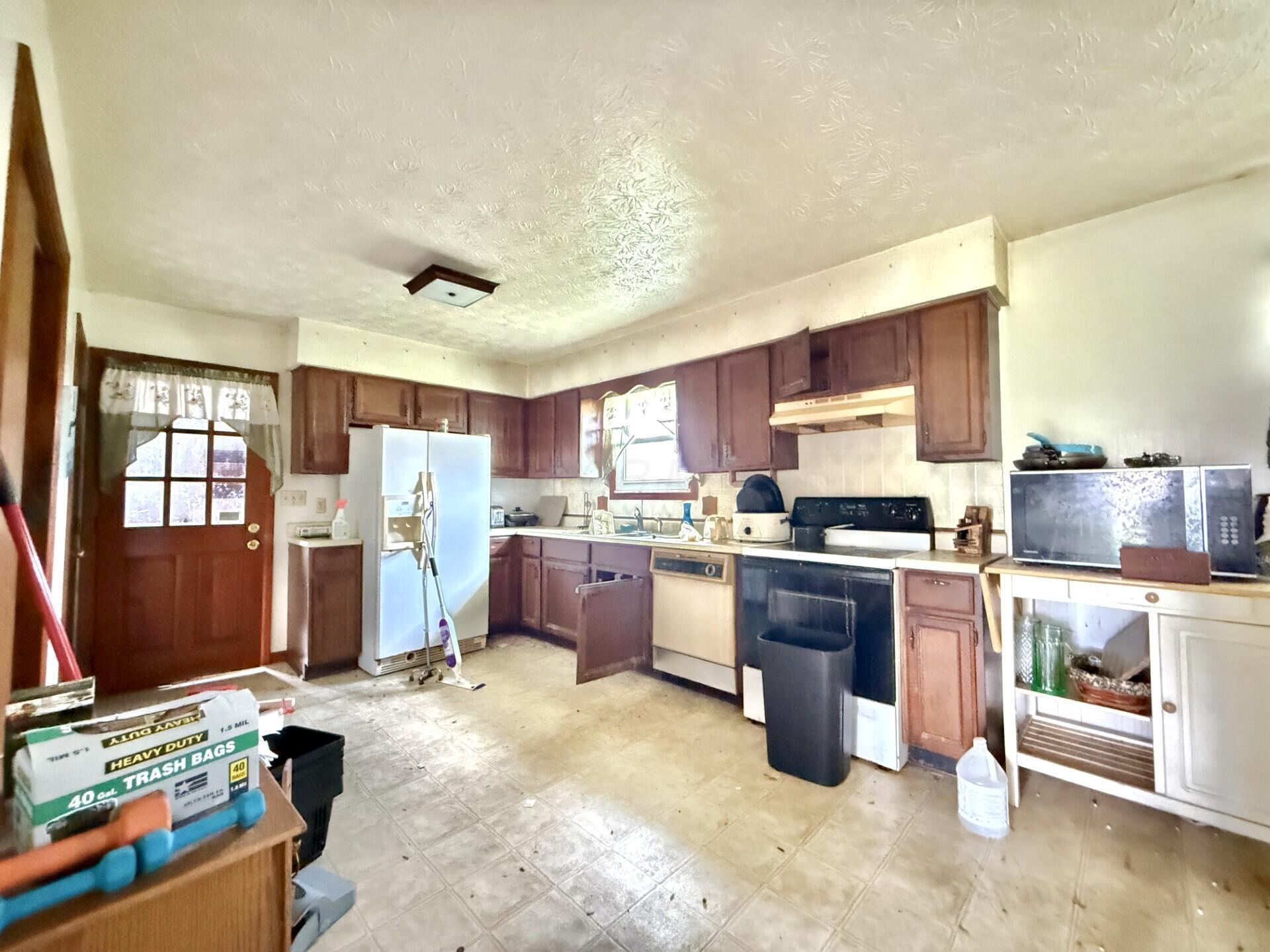 564 Forward Pass Way Pataskala, OH 43062 - Photo 3 of 12 Kitchen
