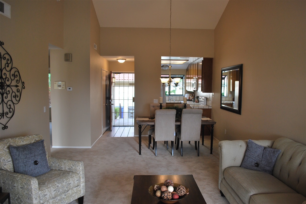 1994 Springdale Lane Encinitas, CA 92024 - Photo 5 of 14 Gallery Image 5