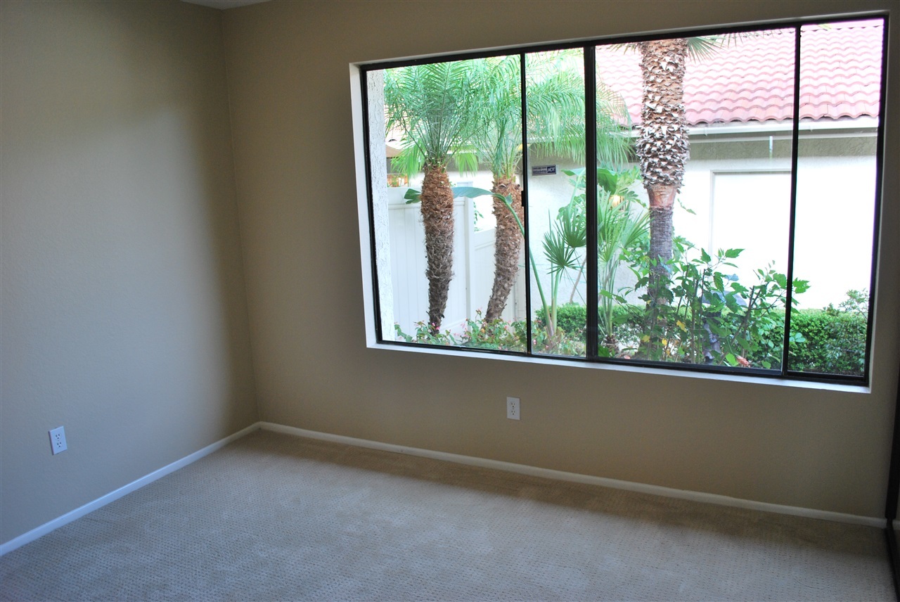 1994 Springdale Lane Encinitas, CA 92024 - Photo 8 of 14 Gallery Image 8