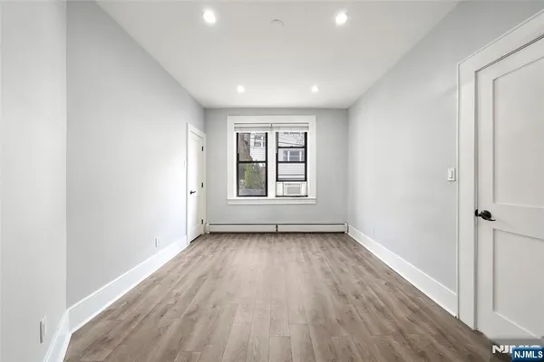 $2,395 | 553 Undercliff Avenue, Unit 5, Edgewater, NJ 07020