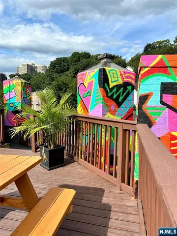 a view of entryway outdoor seating