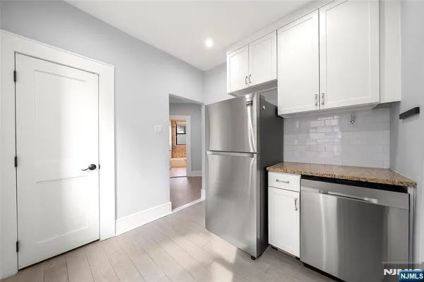 $2,395 | 553 Undercliff Avenue, Unit 5, Edgewater, NJ 07020