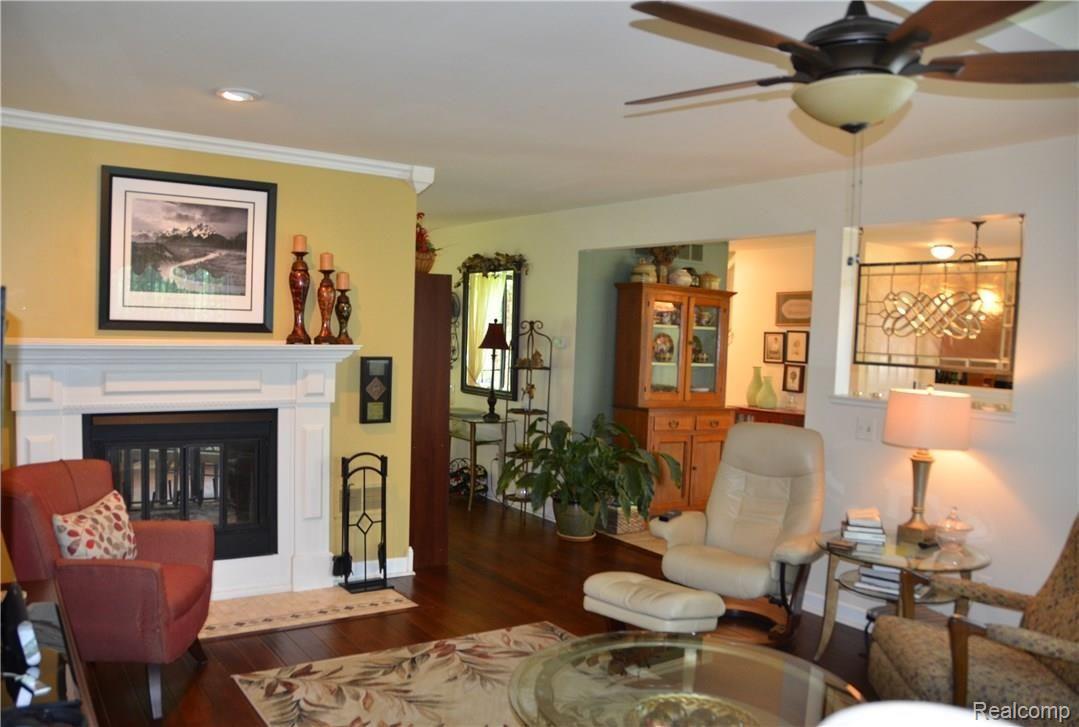 8945 Lake Road Grosse Ile, MI 48138 - Photo 13 of 36 DSC_3340.JPG