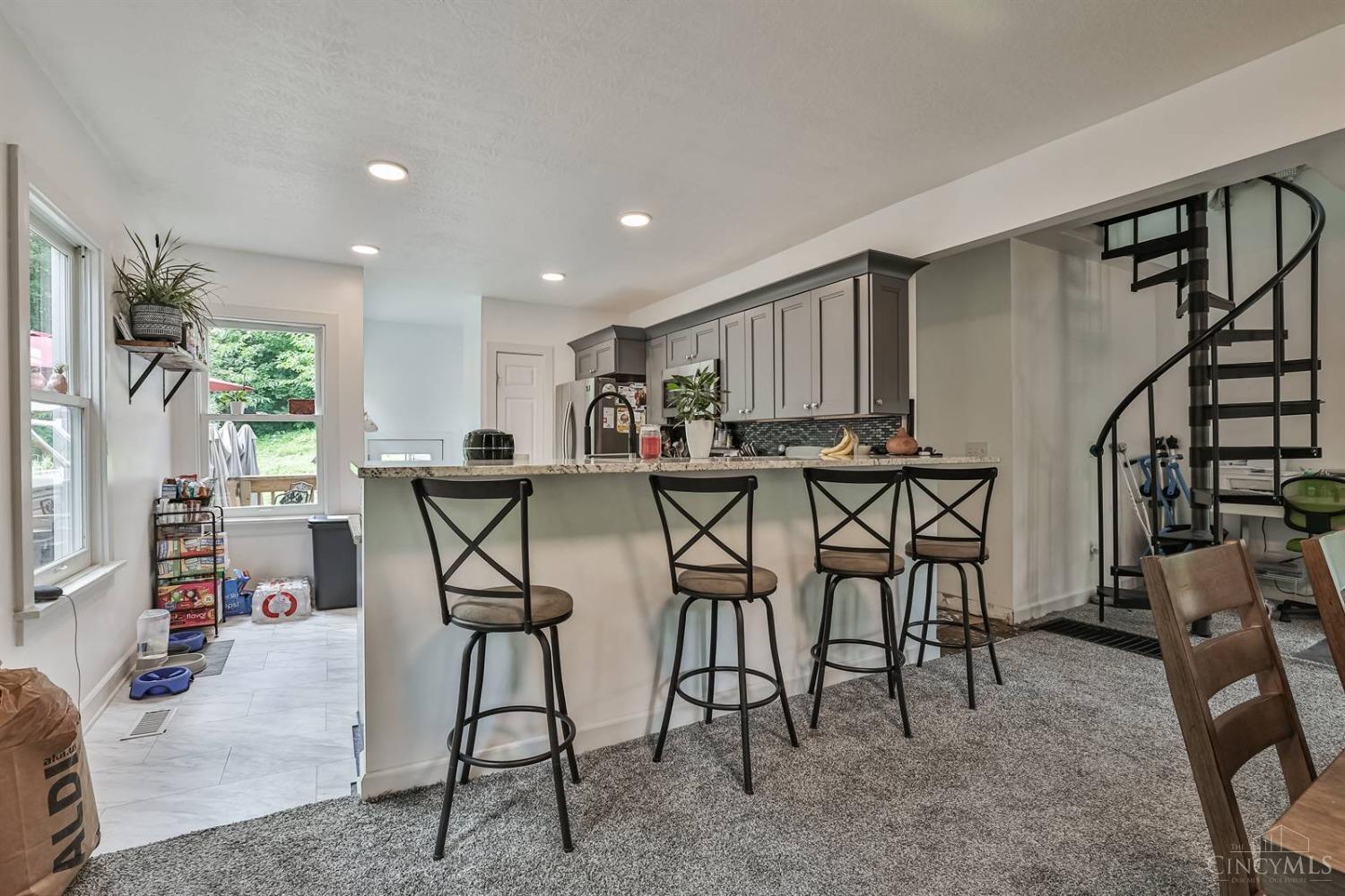 585 Sutton Road Cincinnati, OH 45230 - Photo 10 of 27