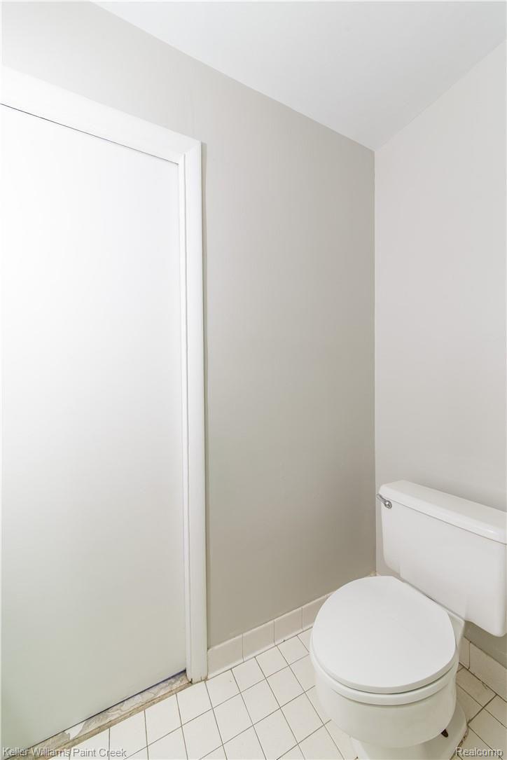 24844 Ridgecroft Avenue Eastpointe, MI 48021 - Photo 17 of 37 Ridgecroft_24844_MasterBathroom_02.jpg