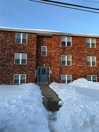 $1,950 | 14 Saratoga Avenue, Unit 5, Pawtucket, RI 02861