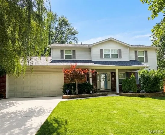 $500,000 | 334 Clayton Oaks Drive, Ellisville, MO 63011