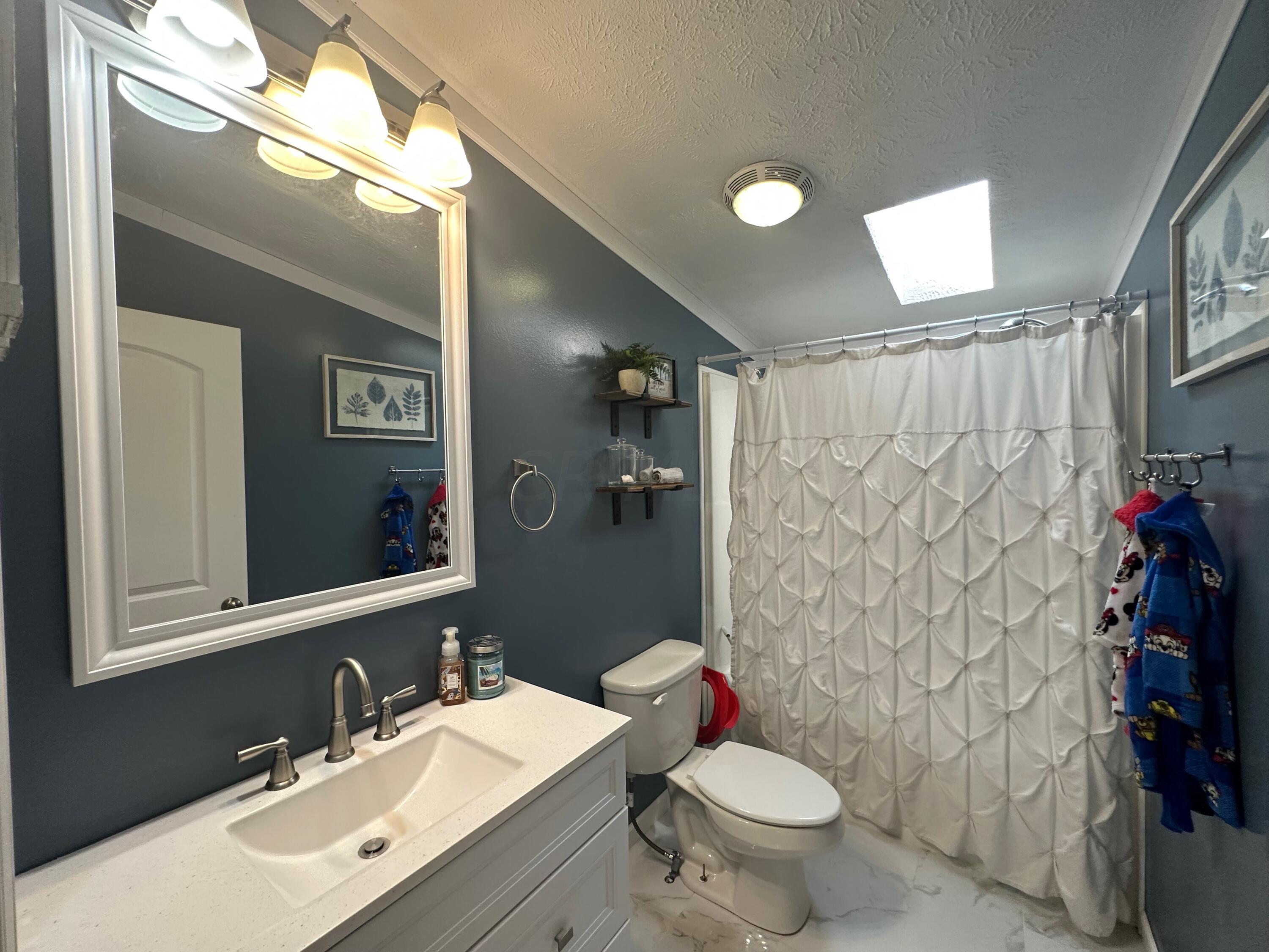 19360 Hampshire Road Utica, OH 43080 - Photo 23 of 35 Full Main Bathroom