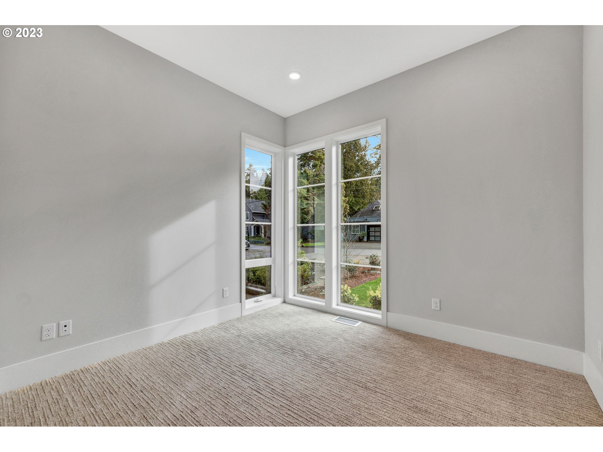 17173 Cedar Road Lake Oswego, OR 97034 - Photo 14 of 39 Gallery Image 14
