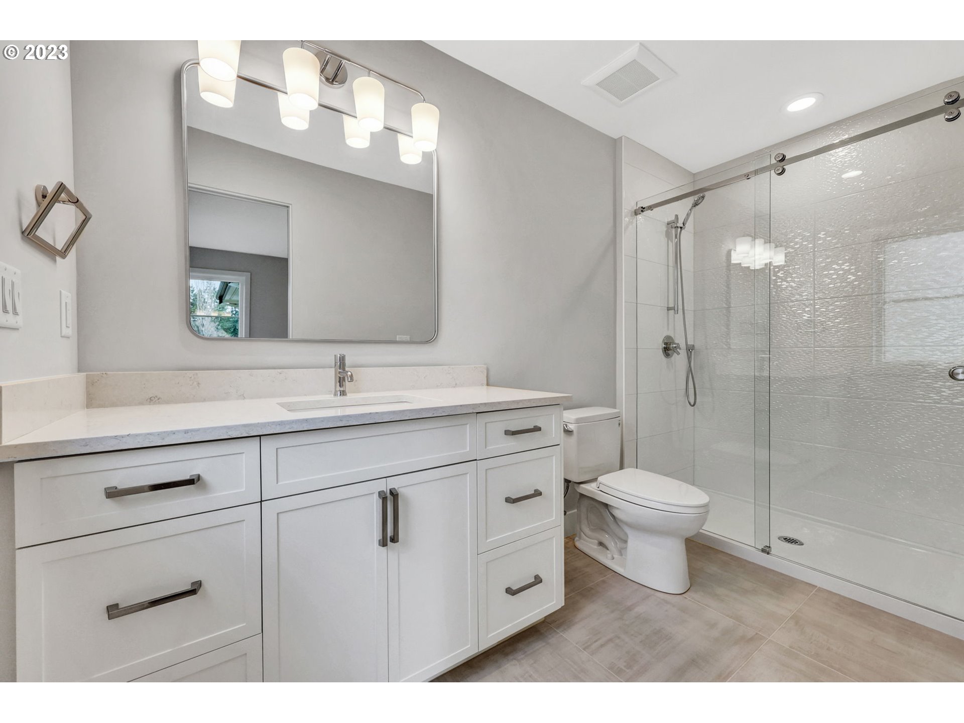 17173 Cedar Road Lake Oswego, OR 97034 - Photo 26 of 39 Gallery Image 26