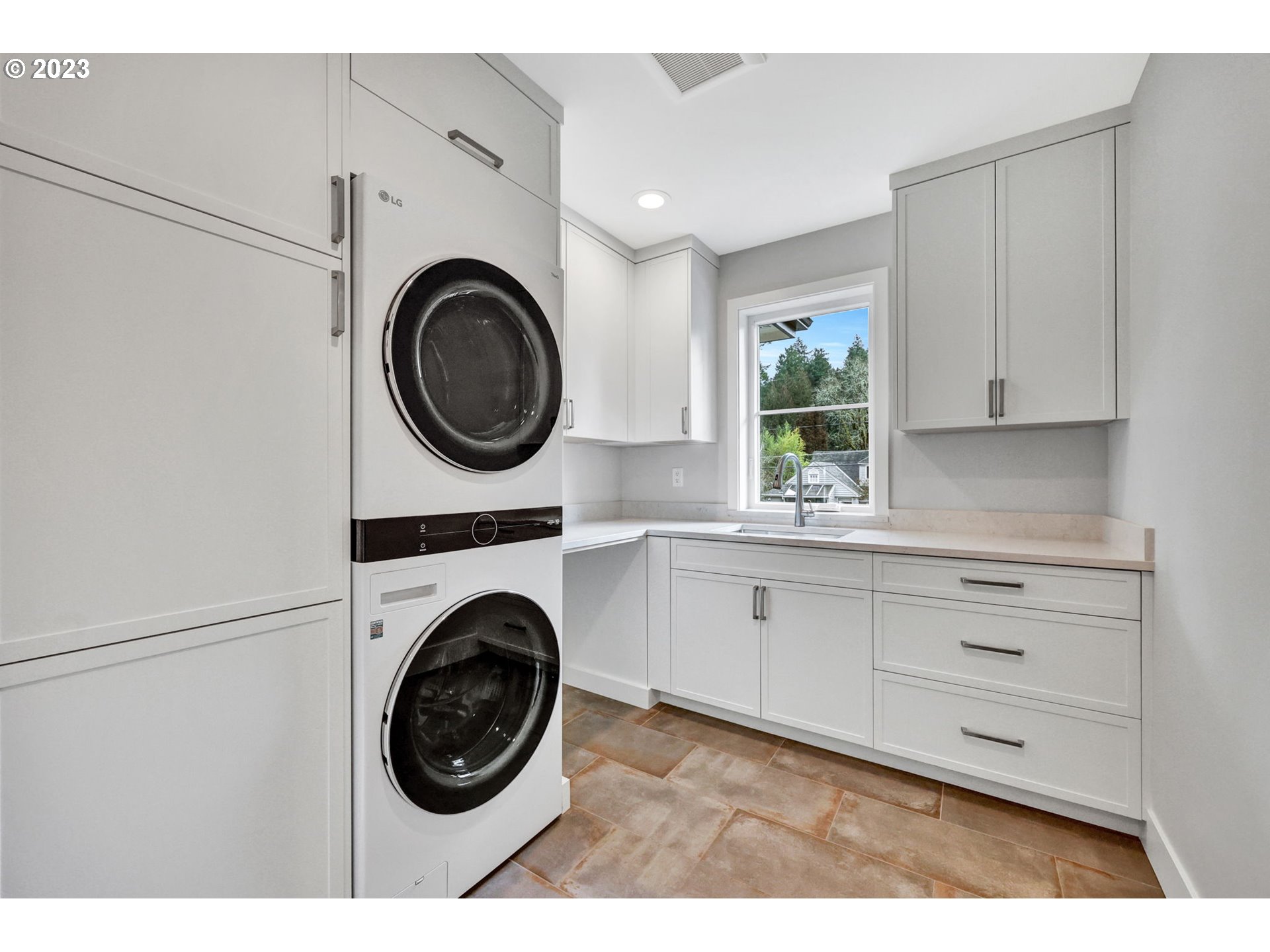 17173 Cedar Road Lake Oswego, OR 97034 - Photo 29 of 39 Gallery Image 29