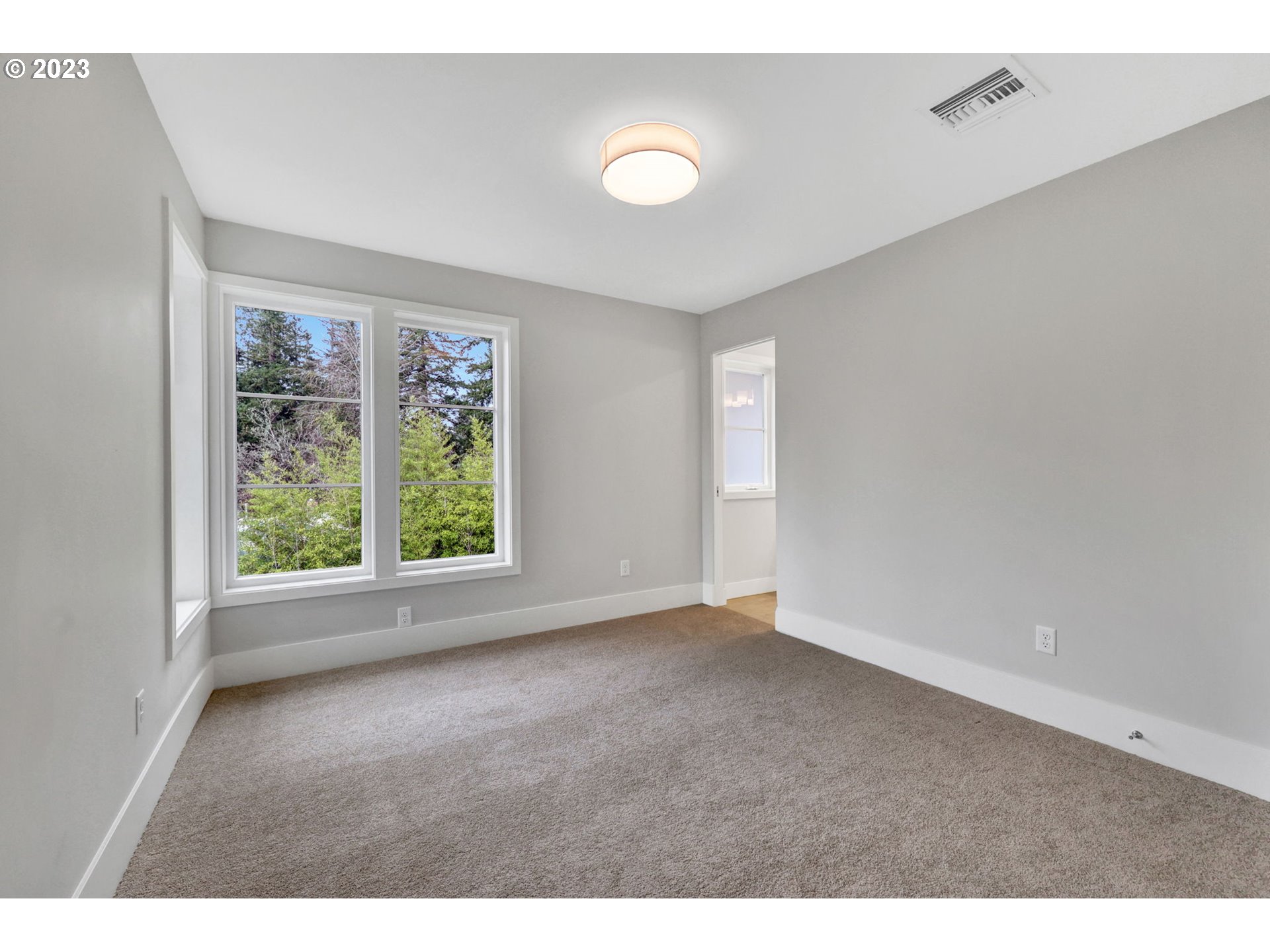 17173 Cedar Road Lake Oswego, OR 97034 - Photo 30 of 39 Gallery Image 30