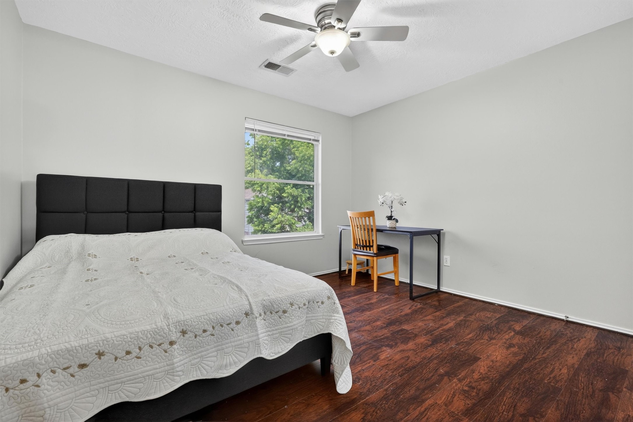 10054 Rio Bravo Road Houston, TX 77064 - Photo 29 of 41 Secondary Bedroom on the second floor