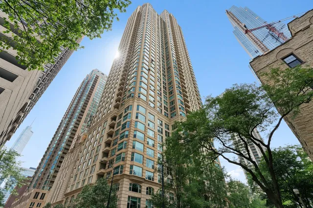$1,799,500 | 25 East Superior Street, Unit 4302, Chicago, IL 60611