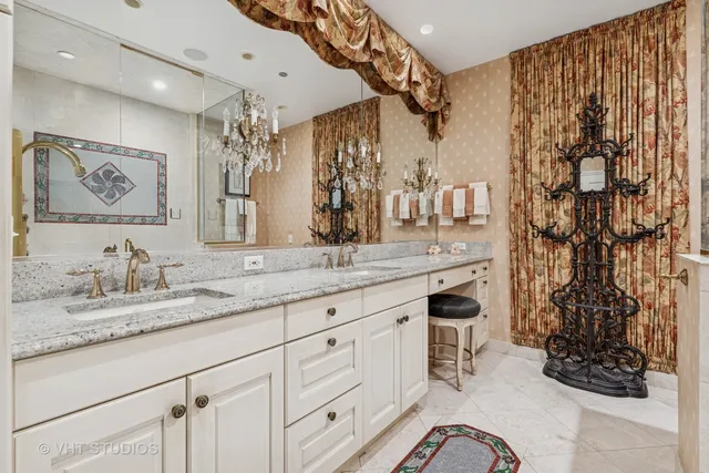 $1,799,500 | 25 East Superior Street, Unit 4302, Chicago, IL 60611