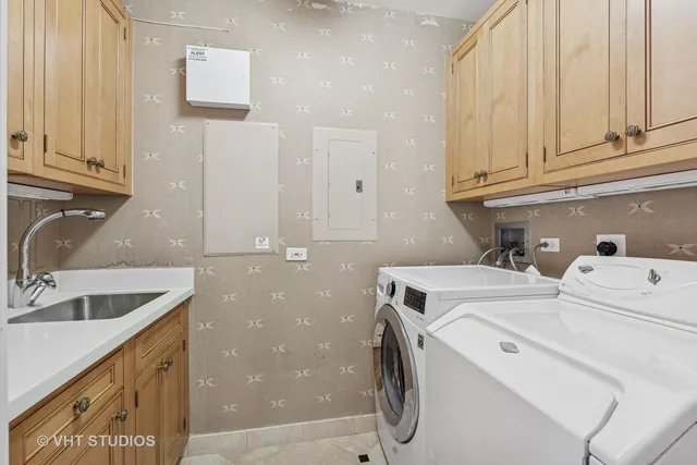 $1,799,500 | 25 East Superior Street, Unit 4302, Chicago, IL 60611