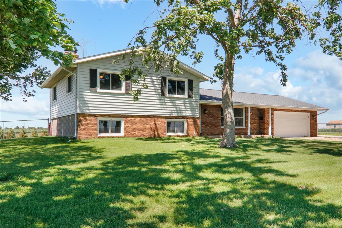 21184 Allentown Road Pekin, IL 61554 - Photo 2 of 60