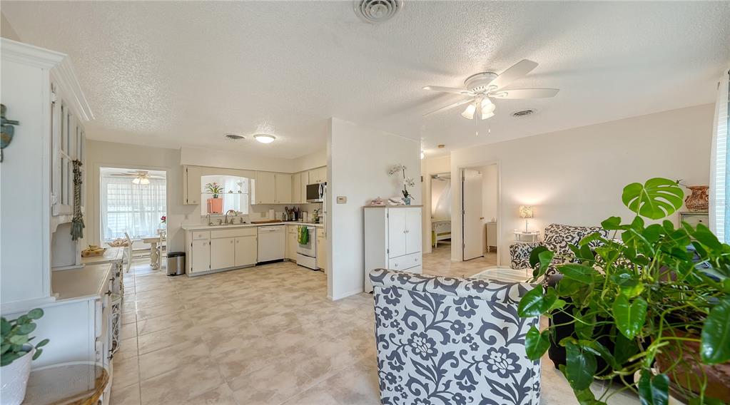 256 Eider Road Venice, FL 34293 - Photo 9 of 56