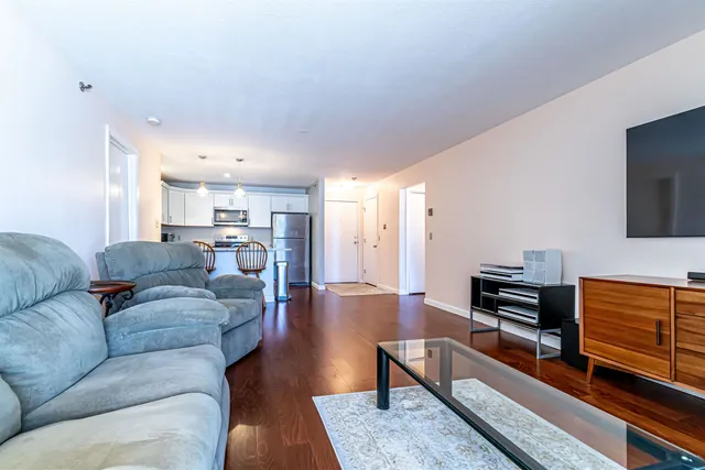 $339,900 | 300 Candlewood Park, Unit 336, Nashua, NH 03062