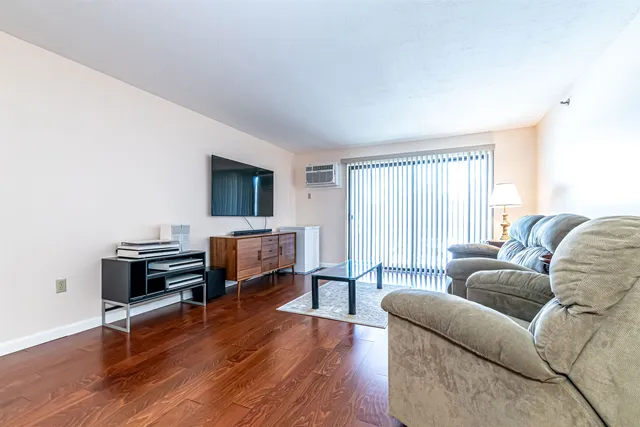 $339,900 | 300 Candlewood Park, Unit 336, Nashua, NH 03062