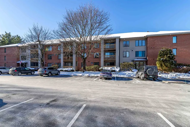 $339,900 | 300 Candlewood Park, Unit 336, Nashua, NH 03062