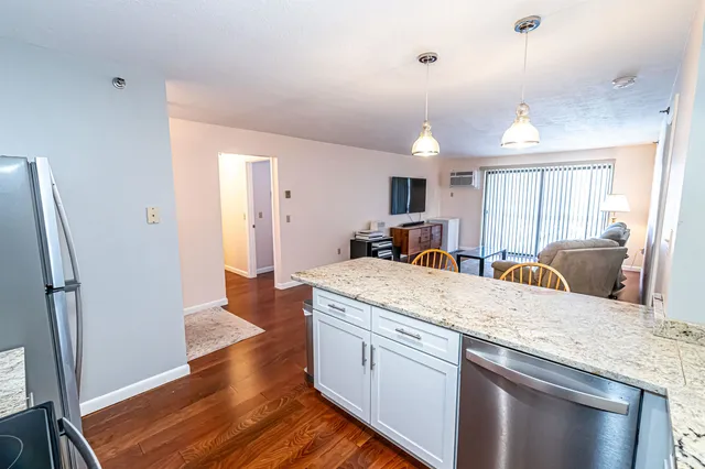 $339,900 | 300 Candlewood Park, Unit 336, Nashua, NH 03062