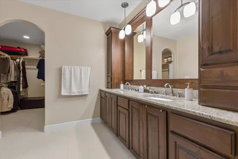 $825,000 | 104 West Vienna Drive, Hutto, TX 78634