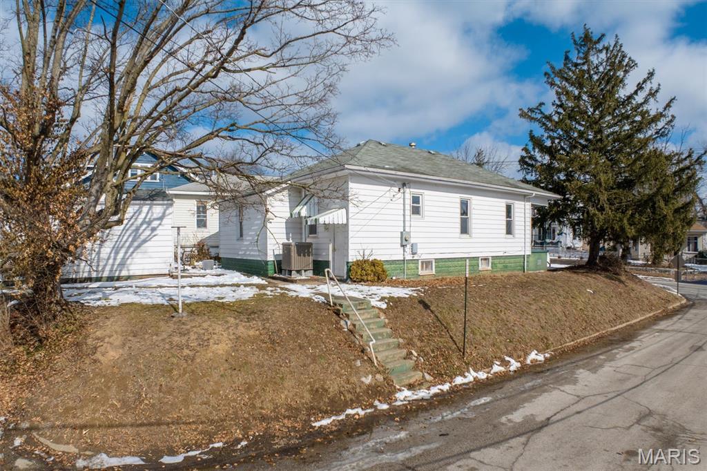 1112 West 9th Street Alton, IL 62002 - Photo 4 of 5