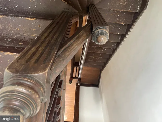 a view of a livingroom with furniture