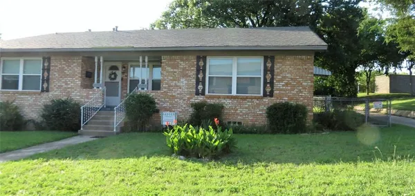 $1,800 | 10903 Lake Gardens Drive, Dallas, TX 75218