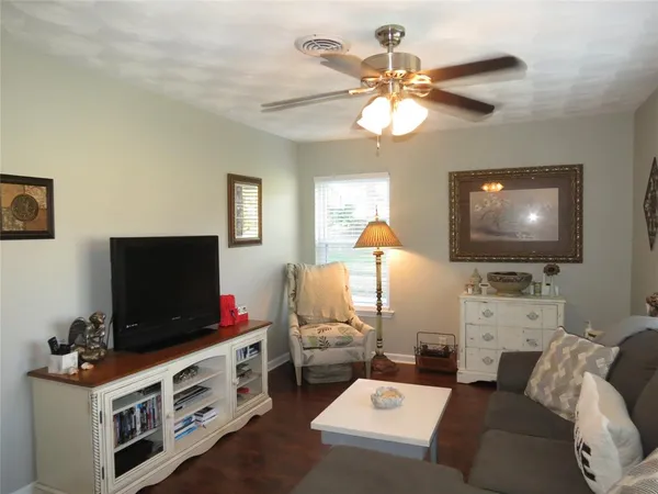 $1,800 | 10903 Lake Gardens Drive, Dallas, TX 75218